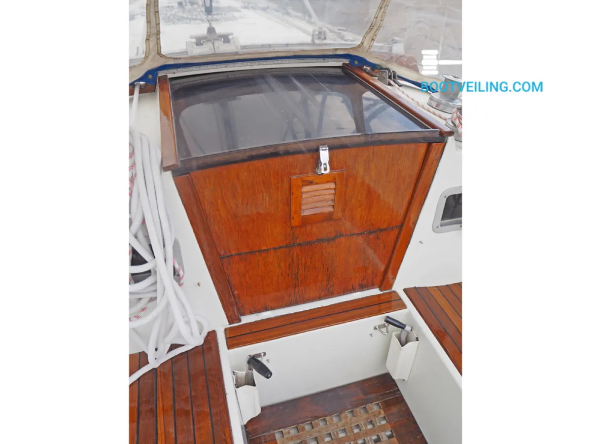 Polyester Sailboat Beneteau First 42