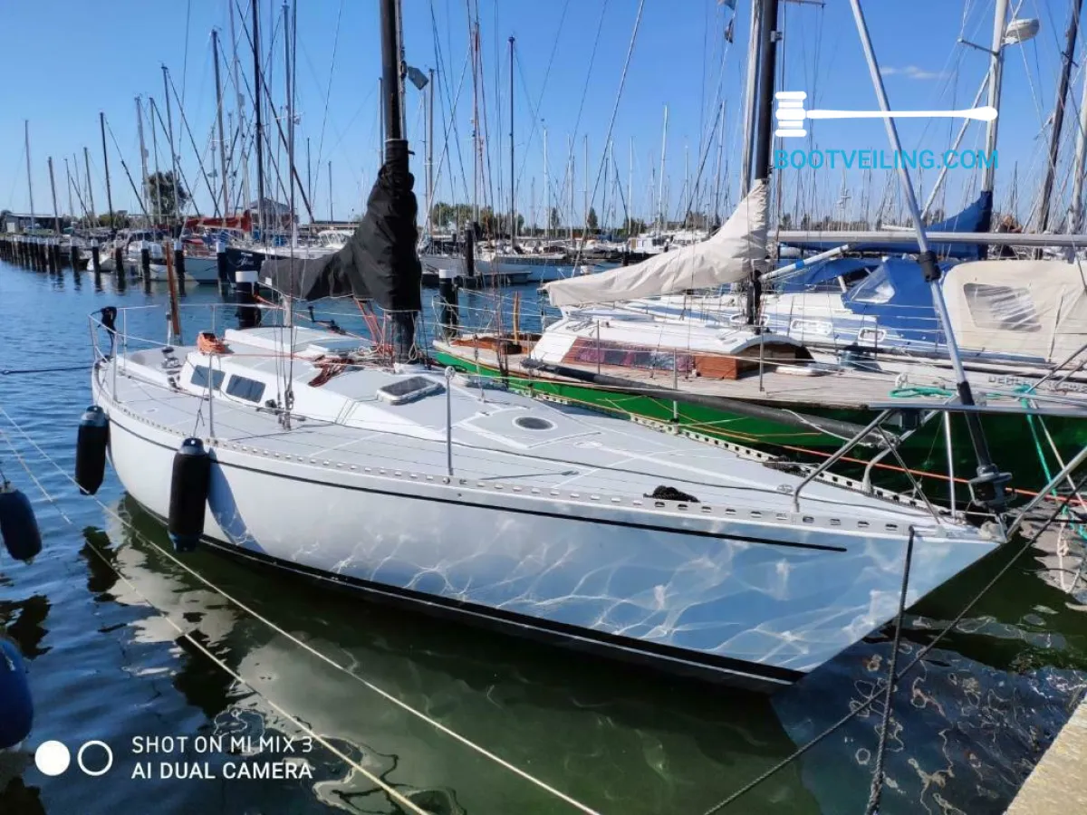 Polyester Sailboat Taylor Cirrus 34