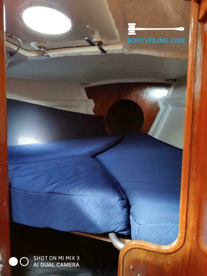 Polyester Sailboat Taylor Cirrus 34