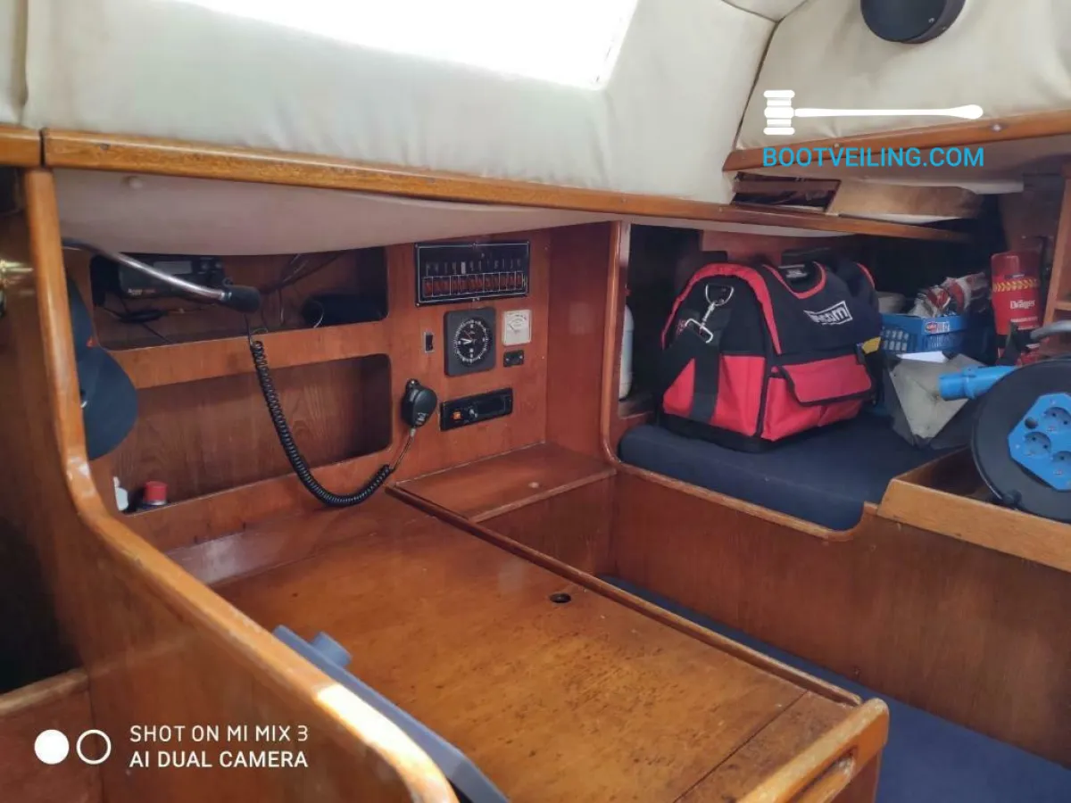 Polyester Sailboat Taylor Cirrus 34