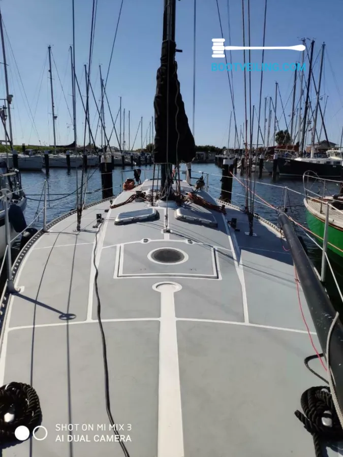 Polyester Sailboat Taylor Cirrus 34