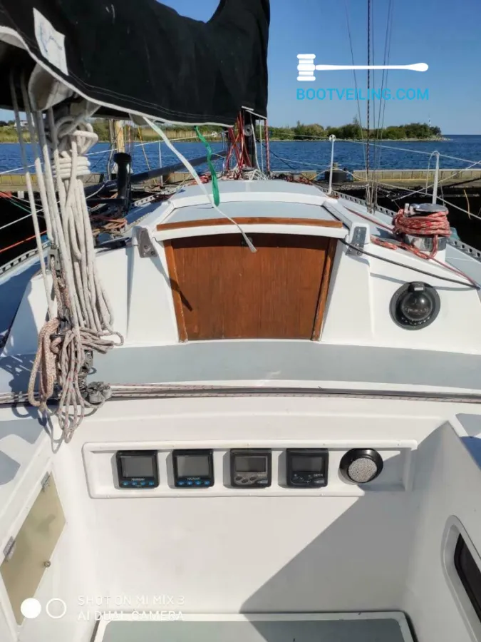 Polyester Sailboat Taylor Cirrus 34