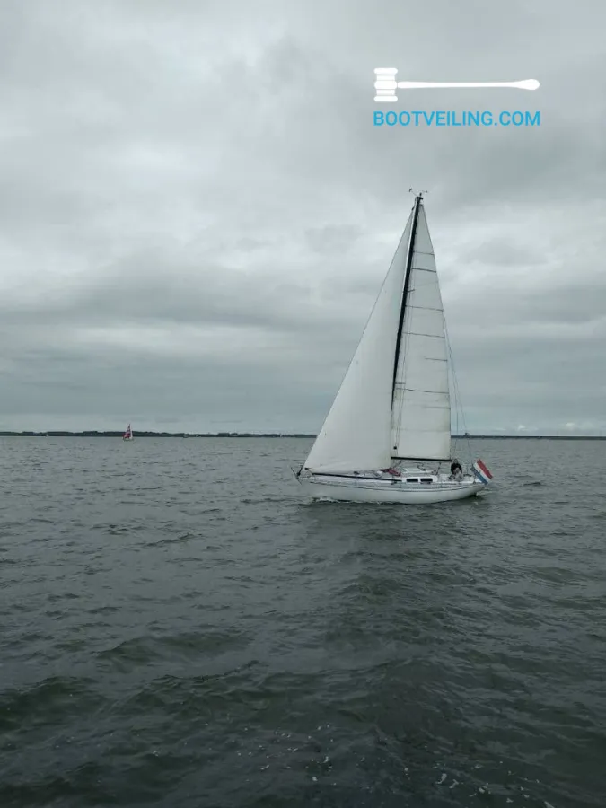 Polyester Sailboat Taylor Cirrus 34