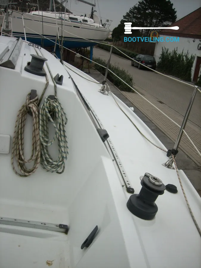 Polyester Sailboat Comet 850