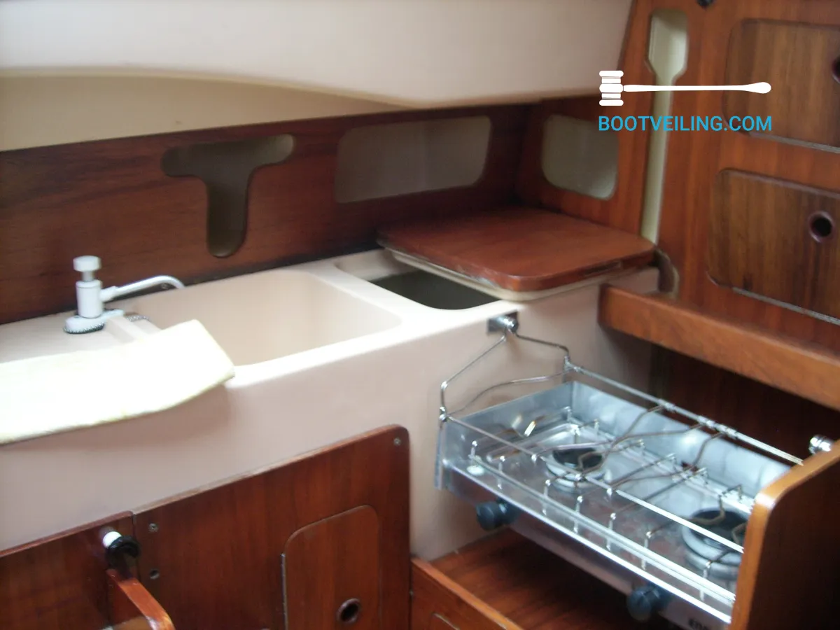 Polyester Sailboat Comet 850