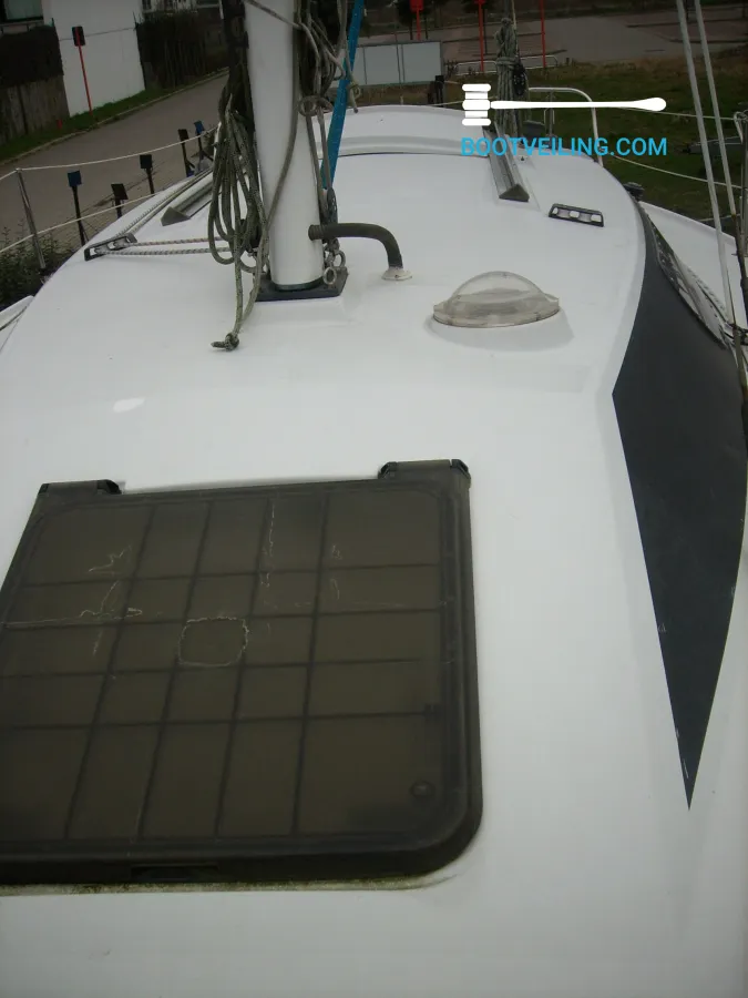 Polyester Sailboat Comet 850