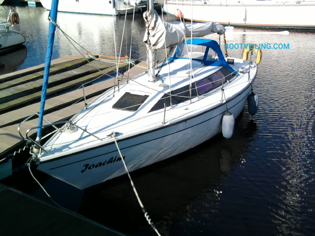 Polyester Sailboat Comet 850