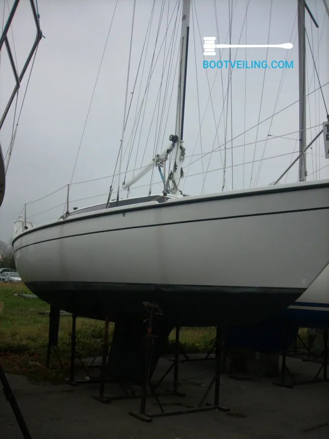 Polyester Sailboat Comet 850