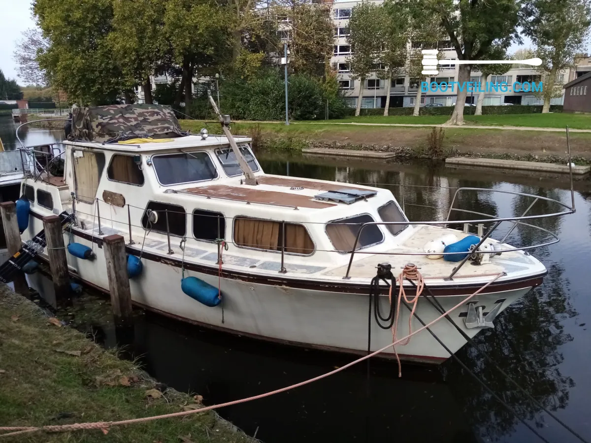 Polyester Motorboat Neptunus 32