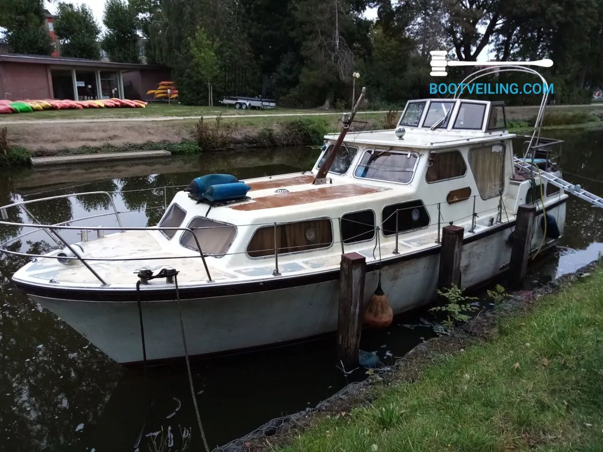 Polyester Motorboat Neptunus 32