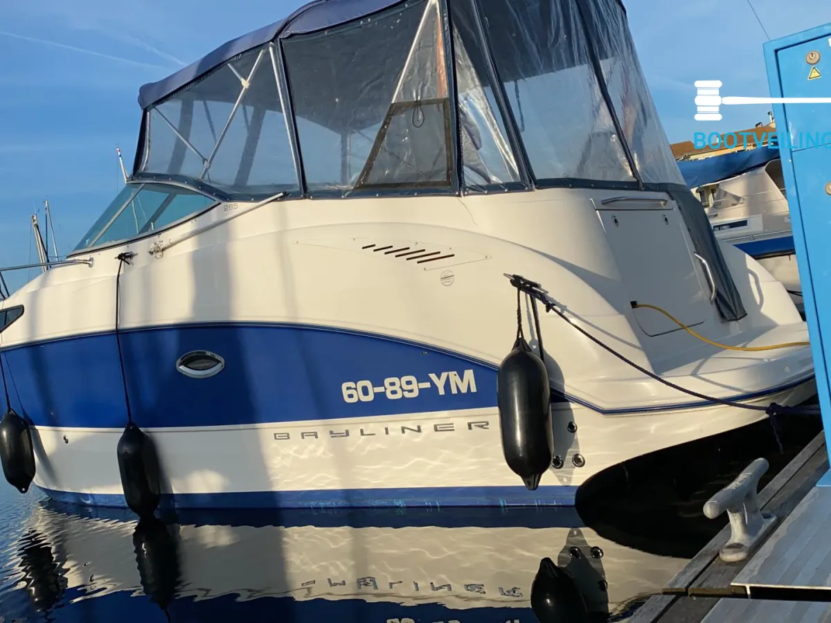 Polyester Speedboat Bayliner 265