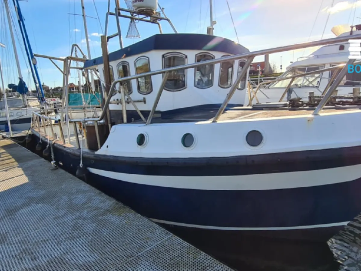 Polyester Workboat Aquastar Napier 30 Fast Fisherman