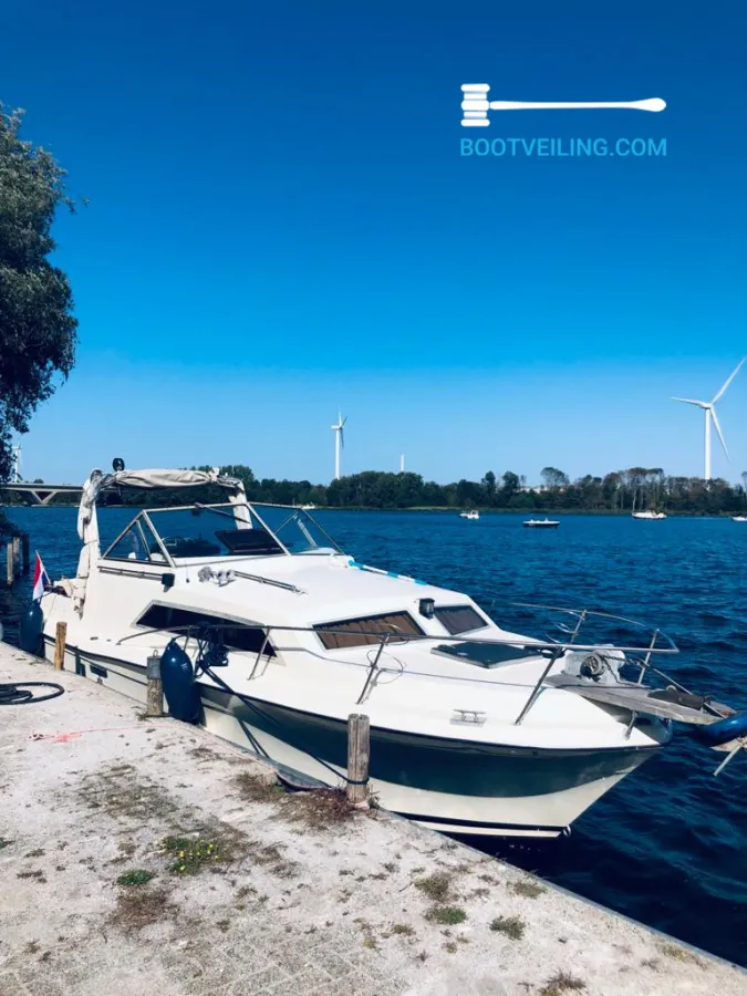 Polyester Motorboat Carver Monterey 26