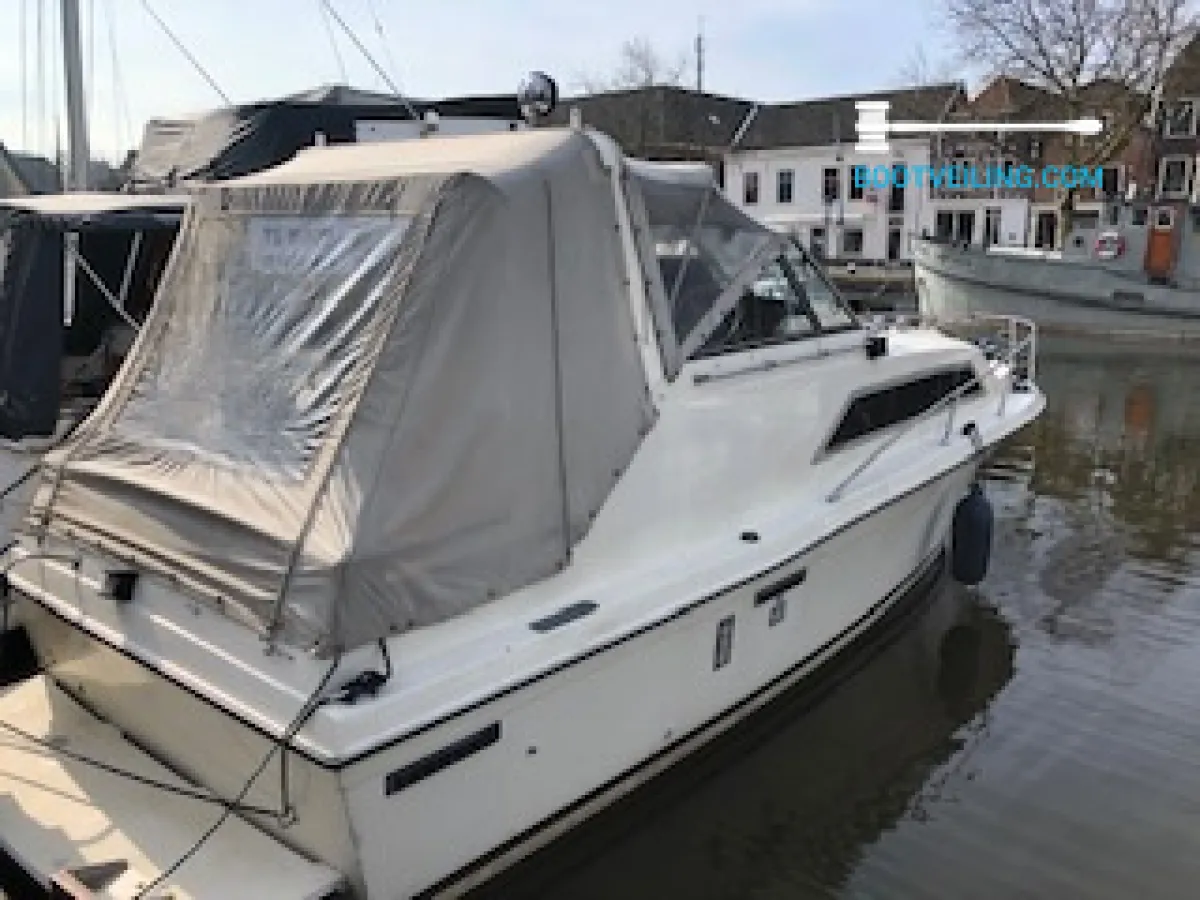 Polyester Motorboat Carver Monterey 26