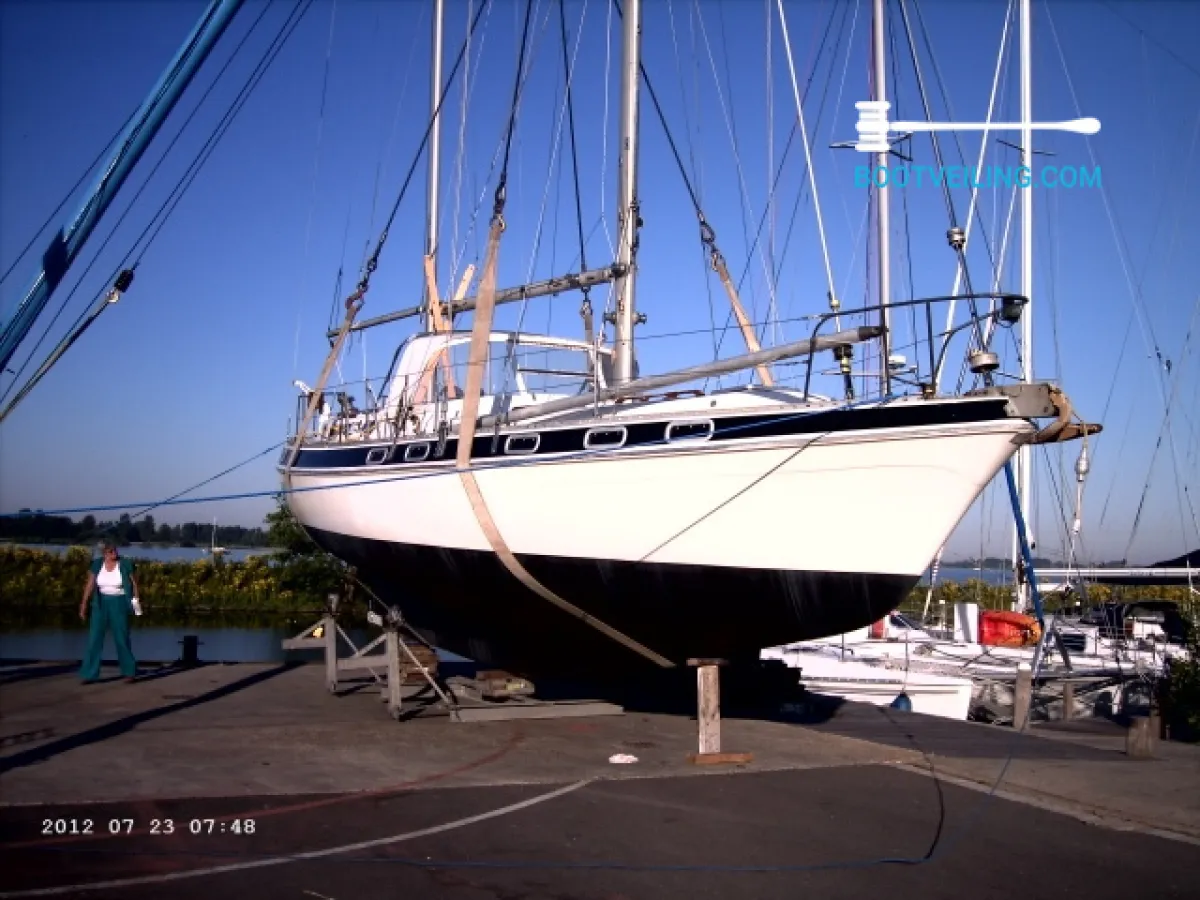 Polyester Sailboat Morgan Ketch 416