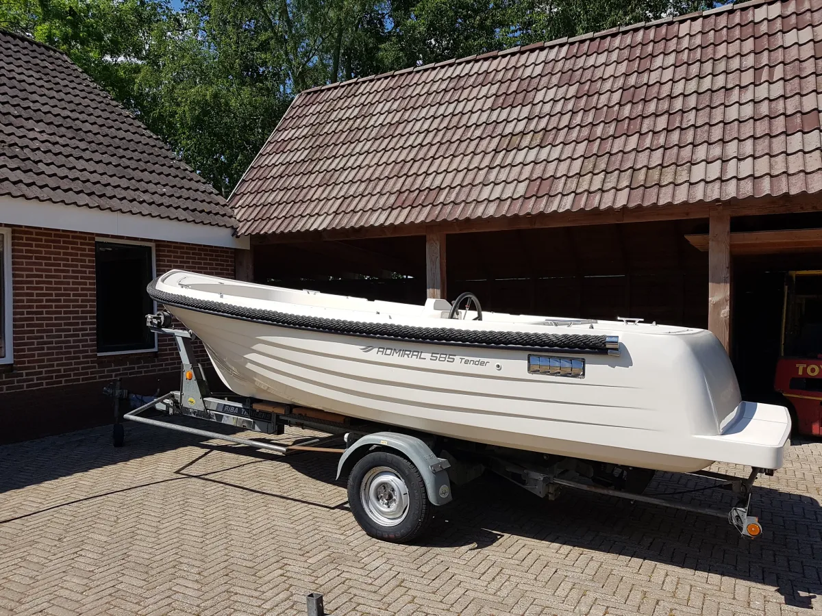 Polyester Sloop Admiral 585 Tender