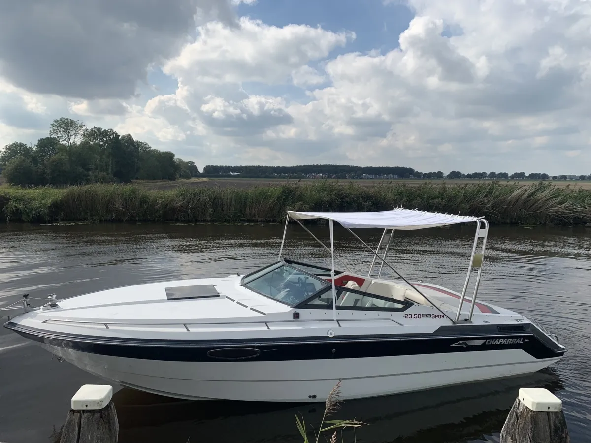 Polyester Speedboat Chaparral 2350