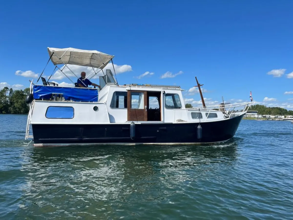 Stahl Motorboot Curtevenne 33