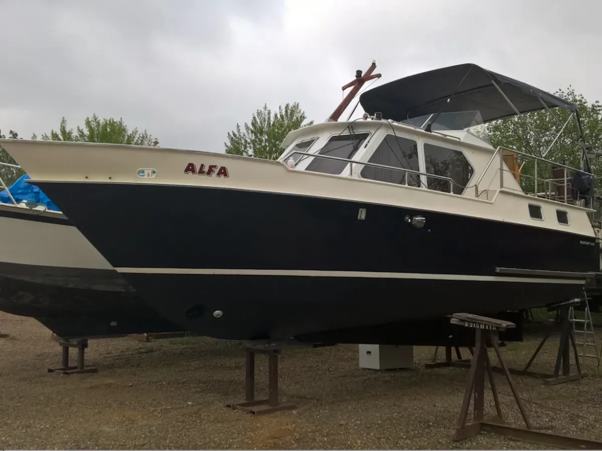 Steel Motorboat Beachcraft 900