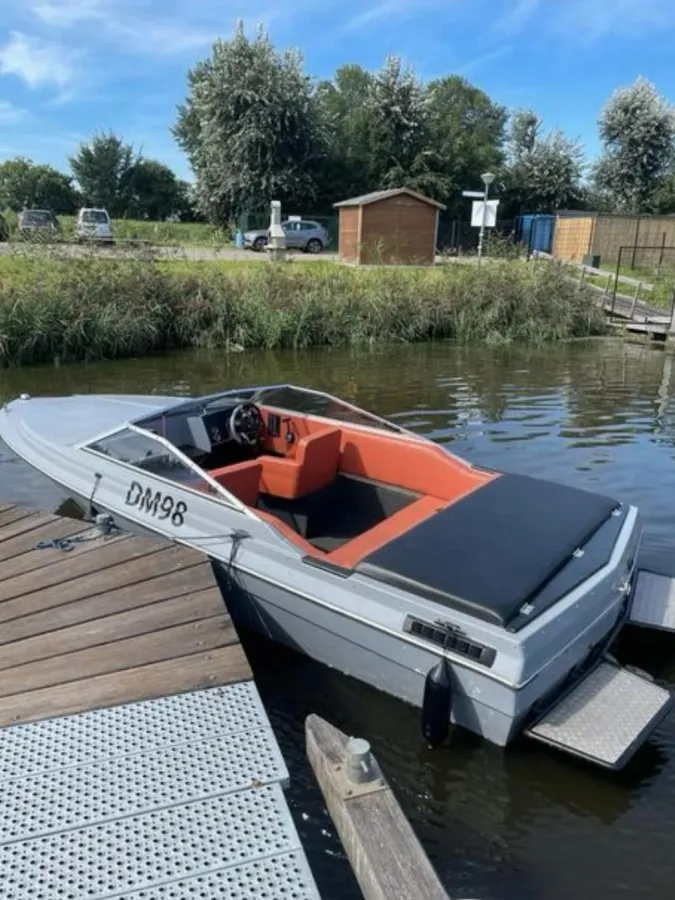 Polyester Speedboat Bayliner Mutiny