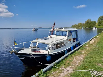 Steel Motorboat Crown Yachts Cruiser Photo 0