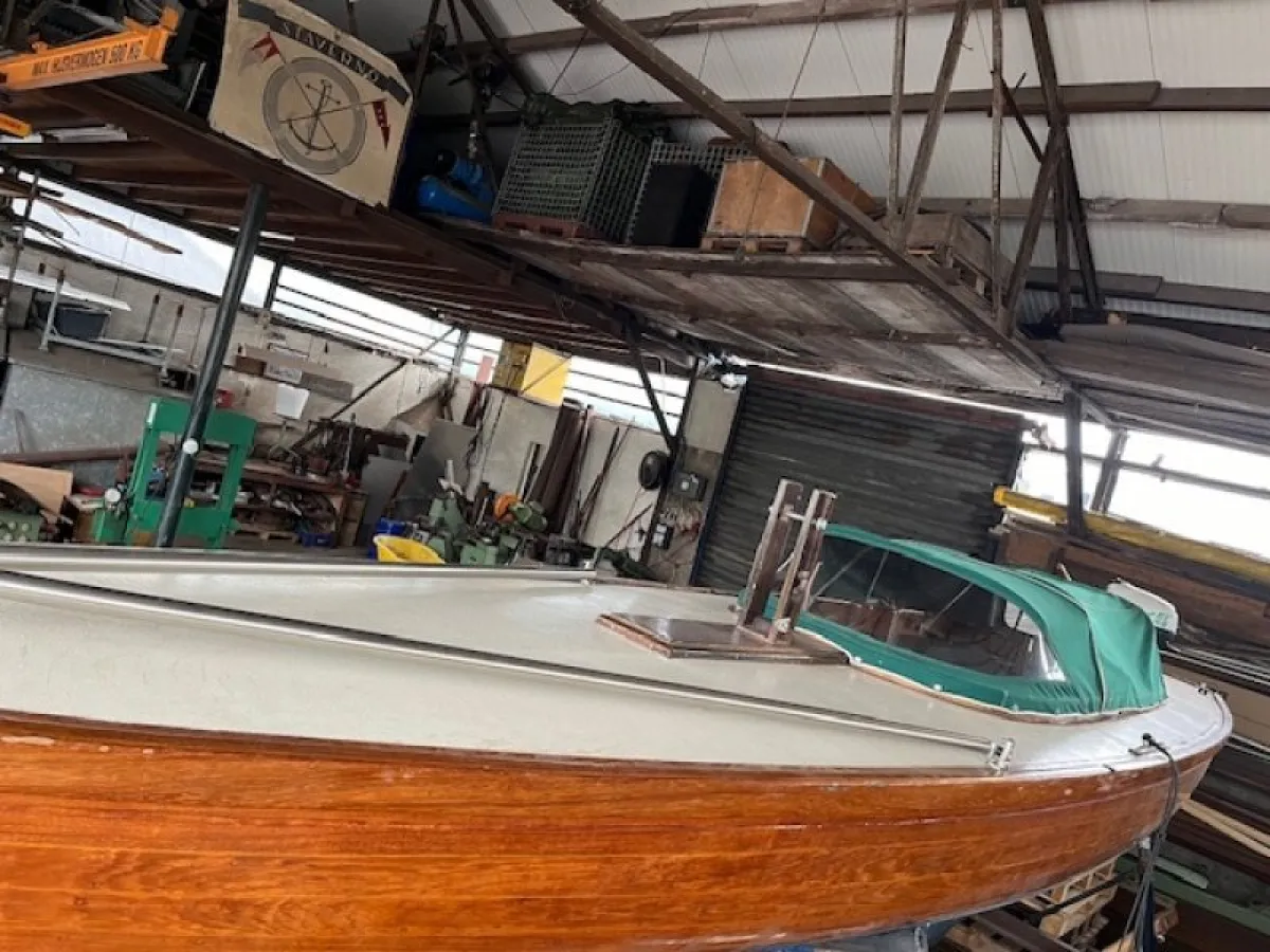 Wood Open zeilboot Treub 730