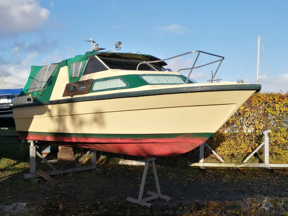 Polyester Motorboat Morebas 7200