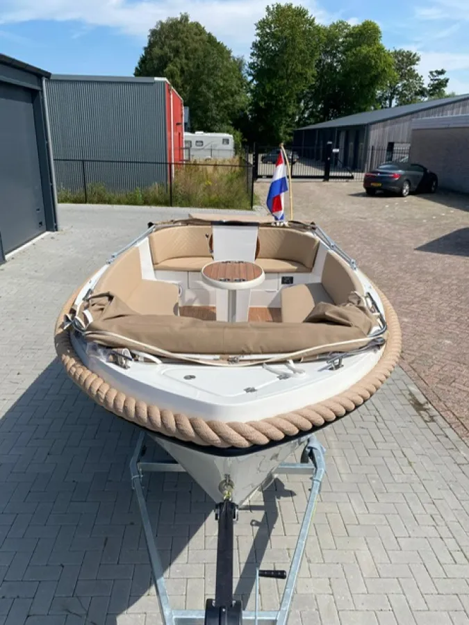 Polyester Sloop Lago Amore 595