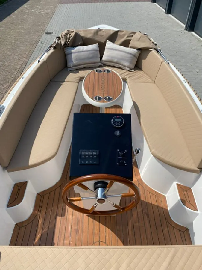 Polyester Sloop Lago Amore 595