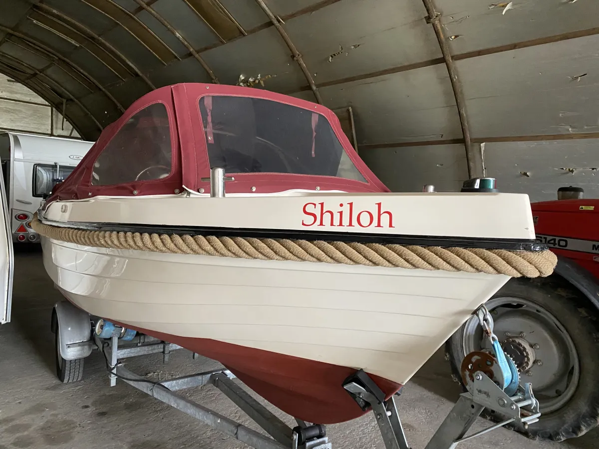 Polyester Sloop Wato 490