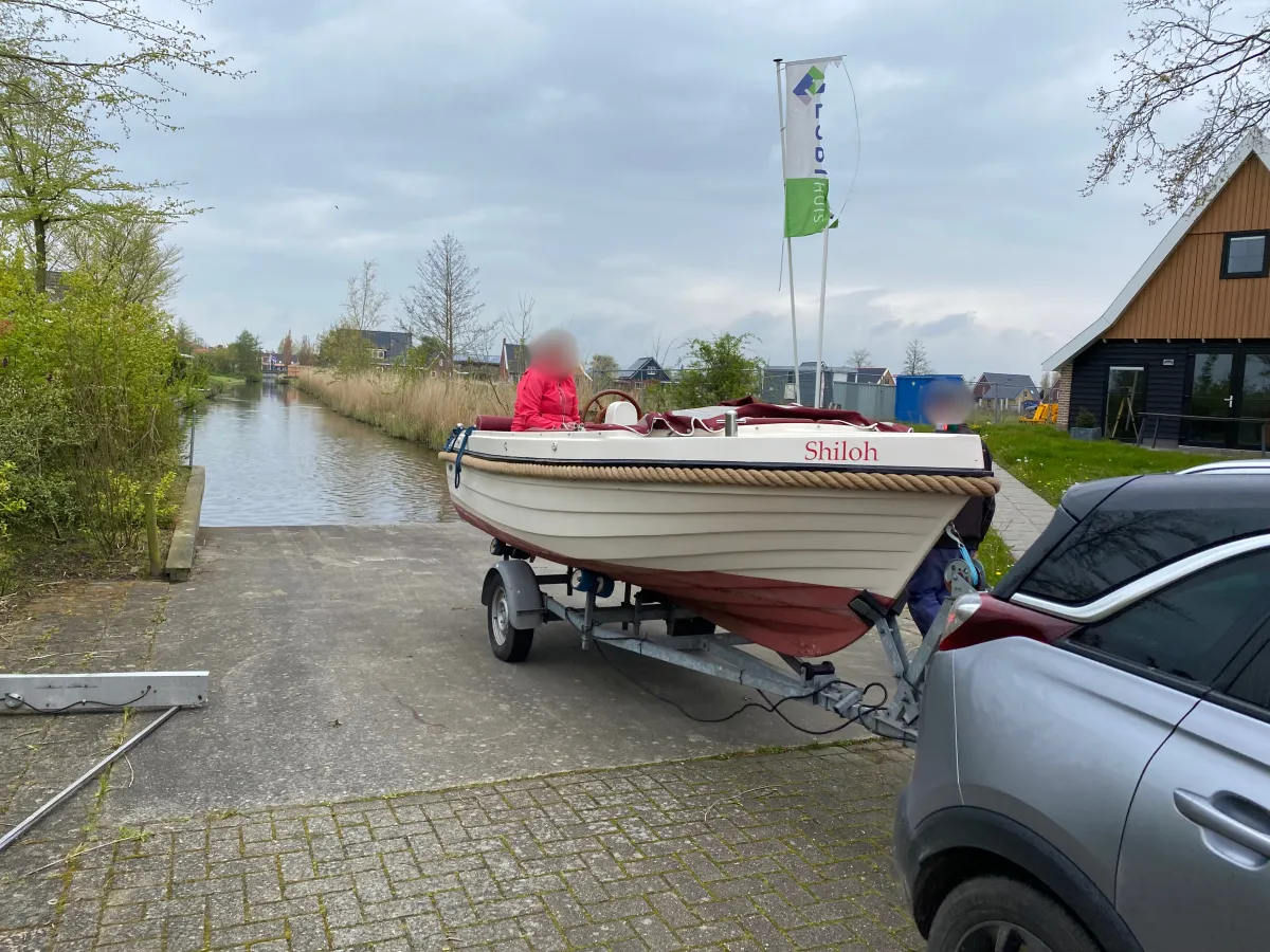 Polyester Sloop Wato 490