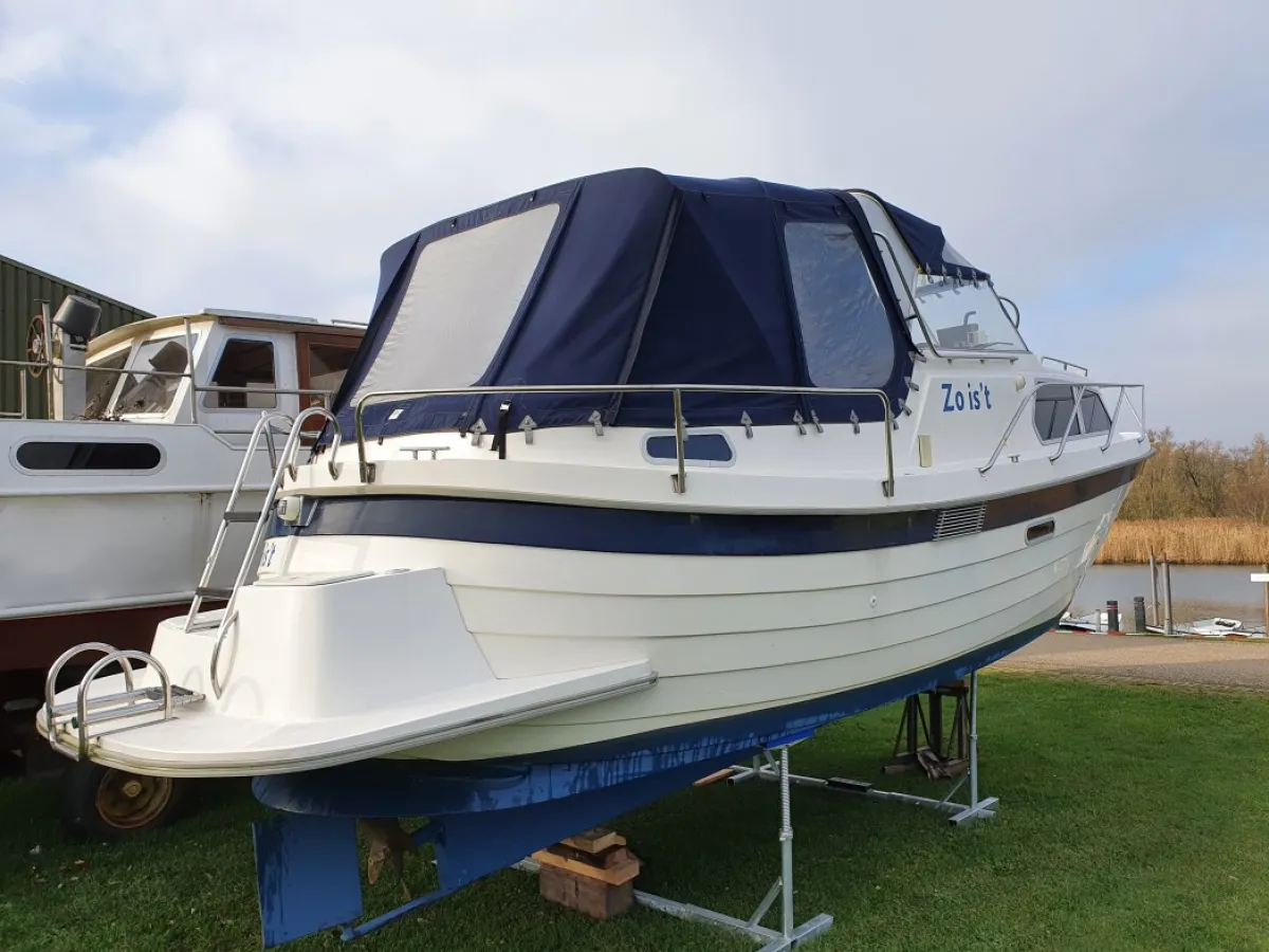 Polyester Motorboat Sollux 850