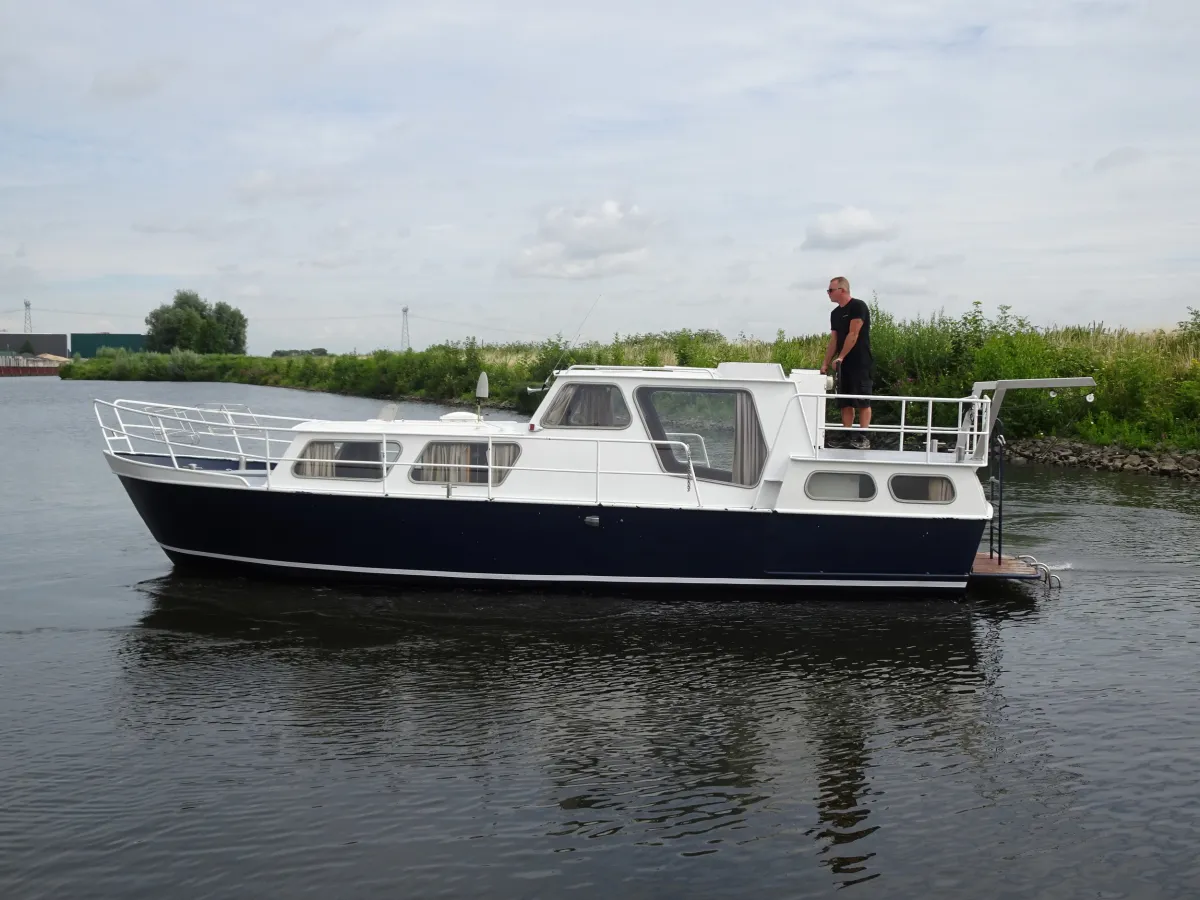 Steel Motorboat Dieze Kruiser 900