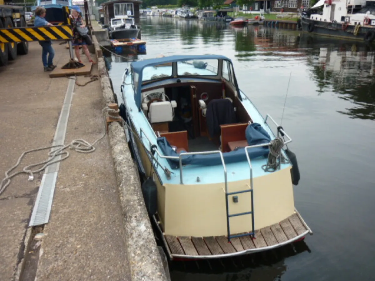 Steel Motorboat Bakdekkruiser 900