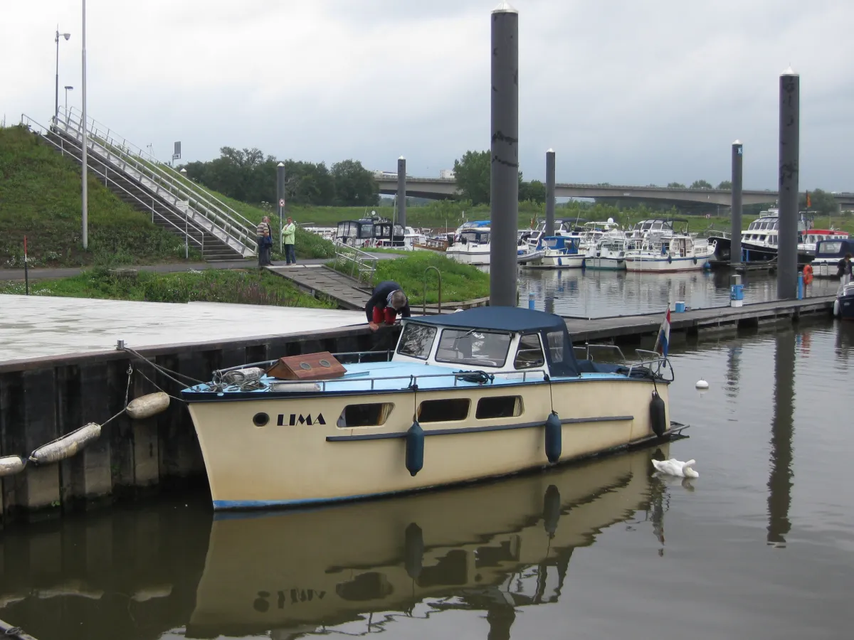 Steel Motorboat Bakdekkruiser 900