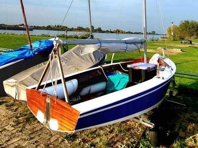 Hout Zeilboot Vaurien 408 Foto 2