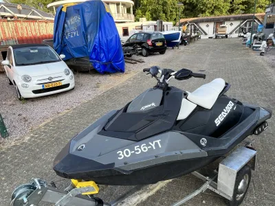 Polyester Jetski Sea-Doo Spark 900 HO 2kp Foto 1