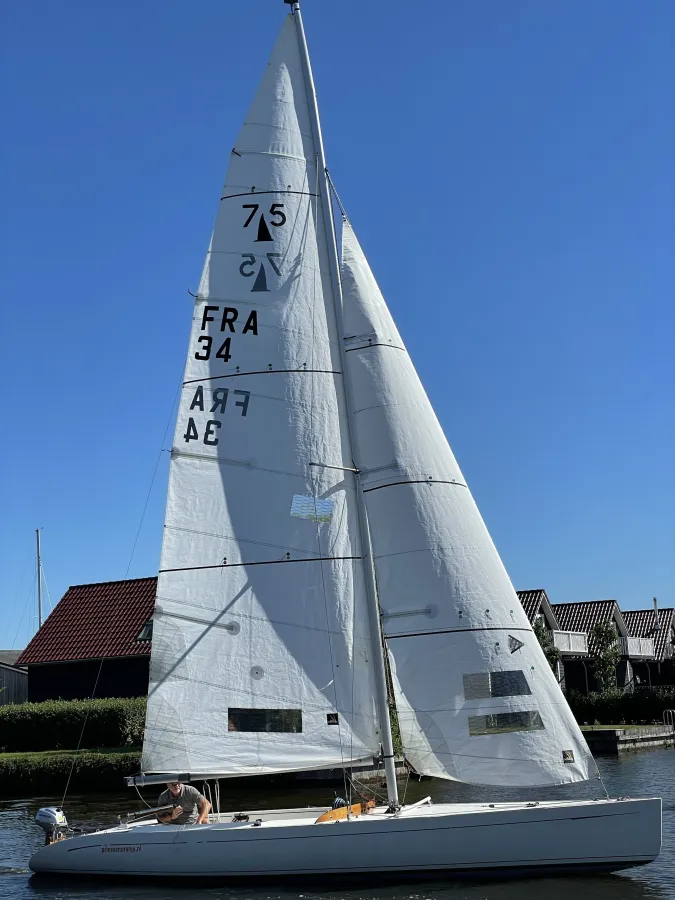 Polyester sailboat Mono Racer 750