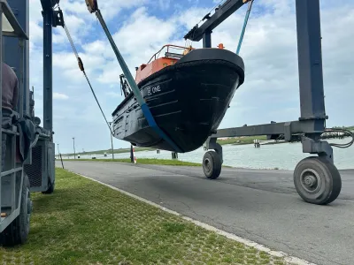 Acier Bateau de travail BMK 130 Photo 12