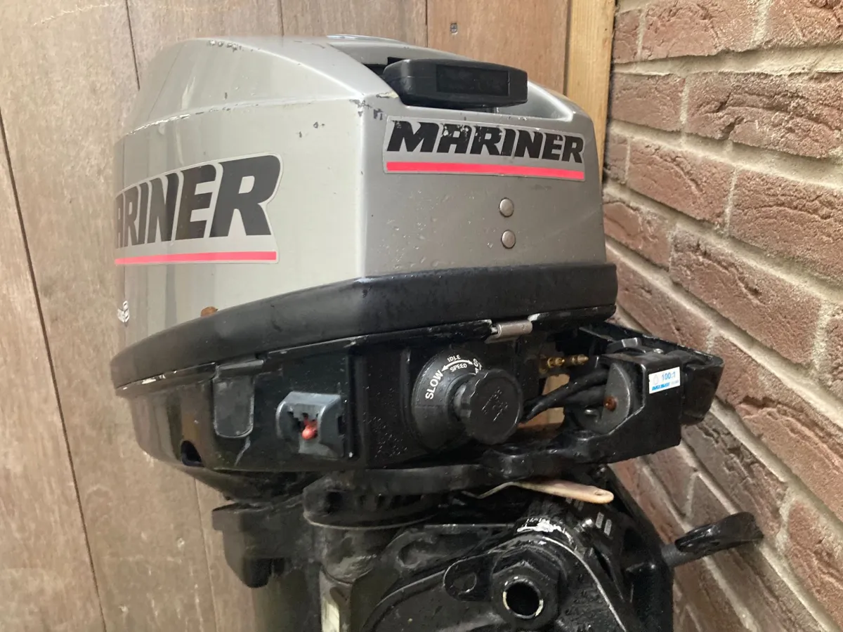  outboard motor Mariner 8M