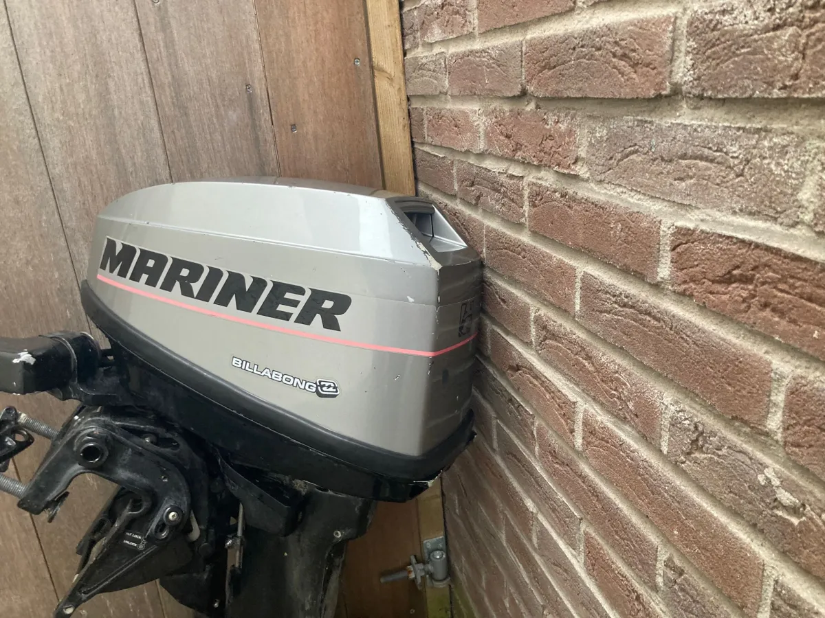  outboard motor Mariner 8M