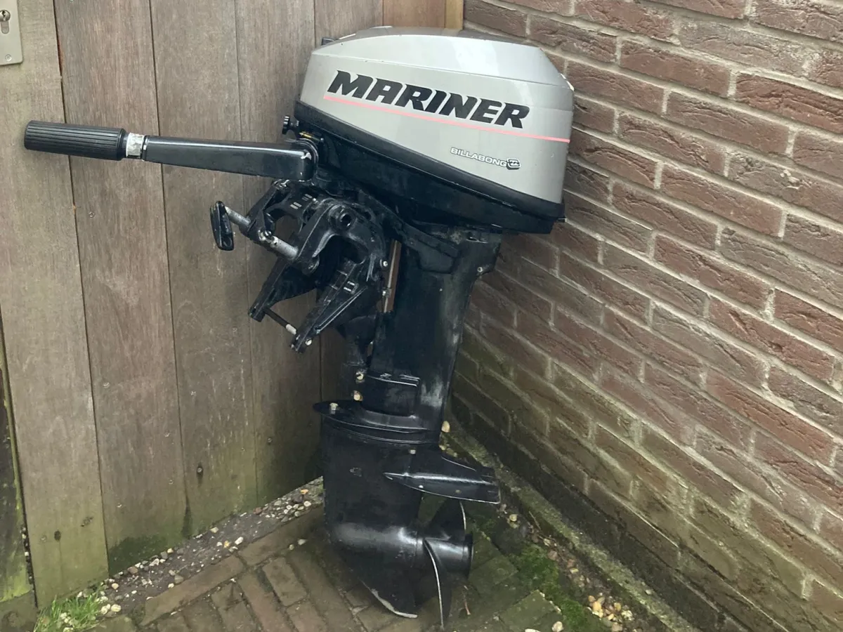  outboard motor Mariner 8M