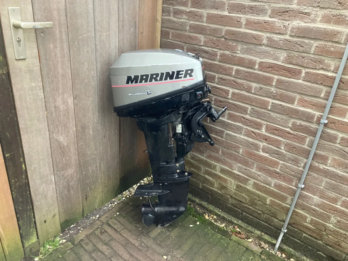  outboard motor Mariner 8M