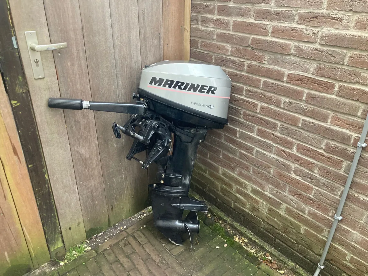  outboard motor Mariner 8M