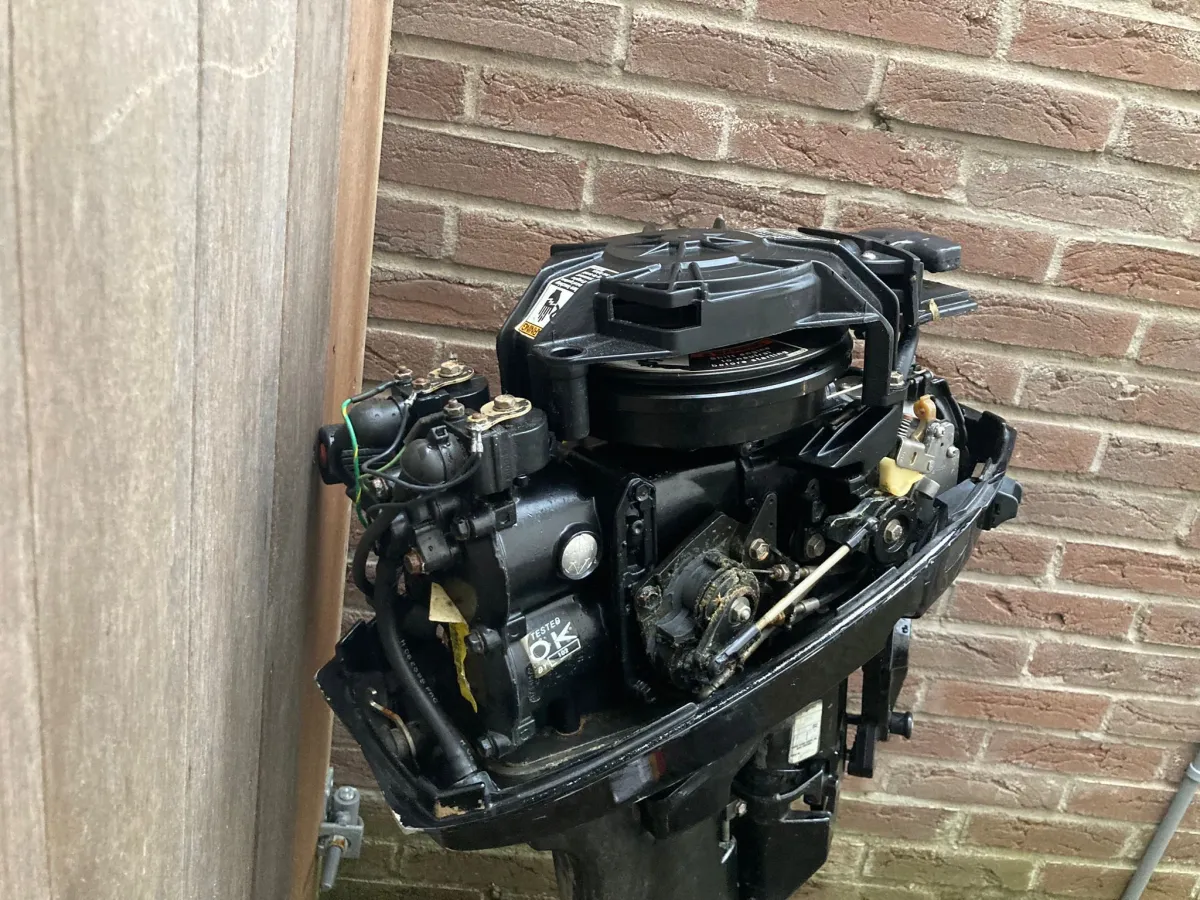  outboard motor Mariner 8M