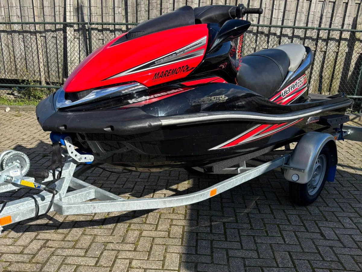 Polyester Jetski Kawasaki Ultra 260X