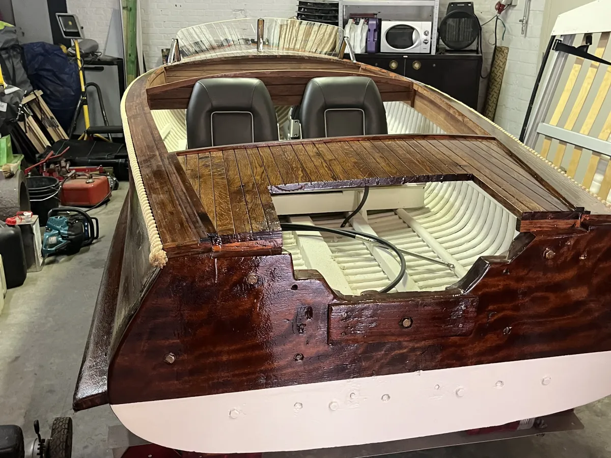 Wood Speedboat Pierre Mattonnat 450