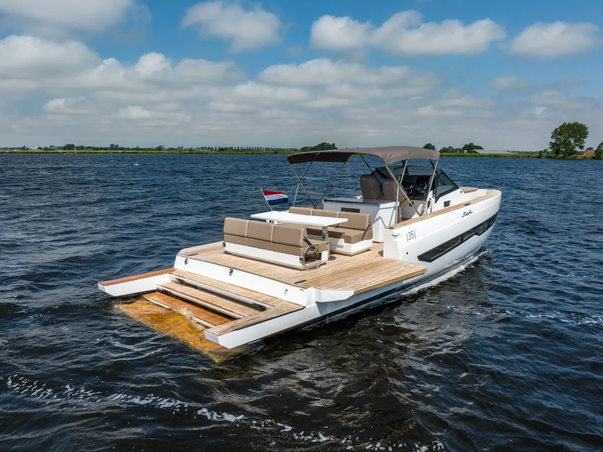 Polyester Bateau rapide Fiart Seawalker 35