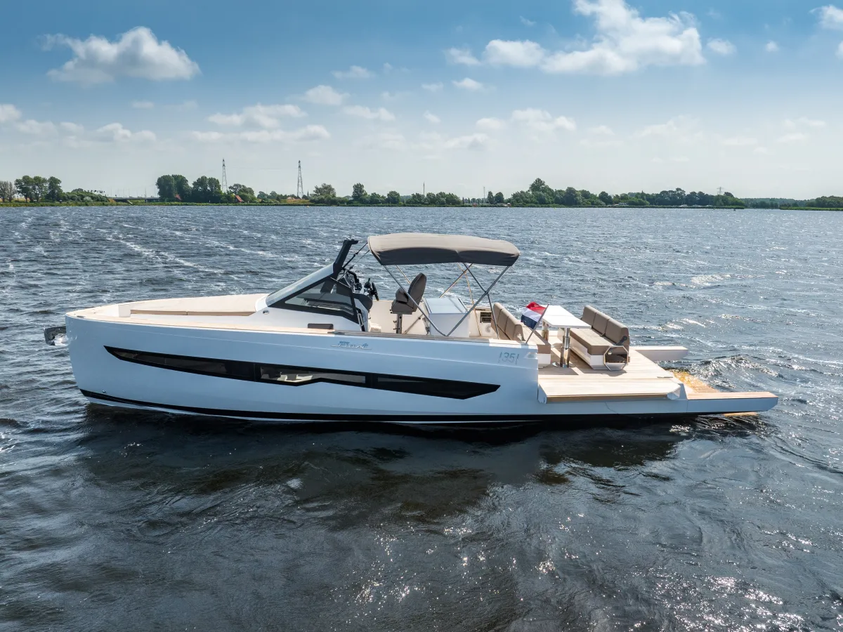 Polyester Bateau rapide Fiart Seawalker 35