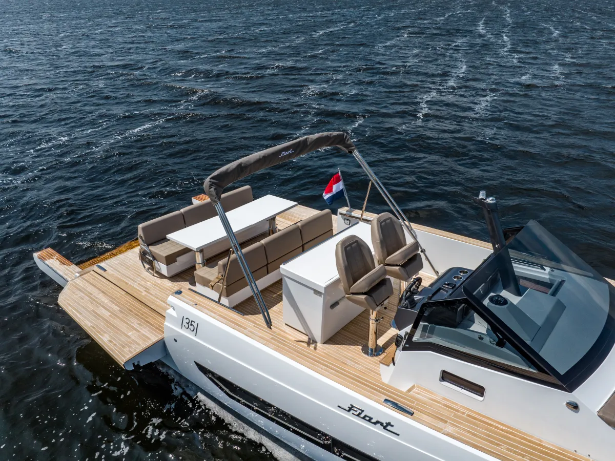 Polyester Bateau rapide Fiart Seawalker 35